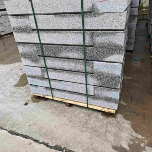 鞍山芙蓉白路牙石，马路牙子