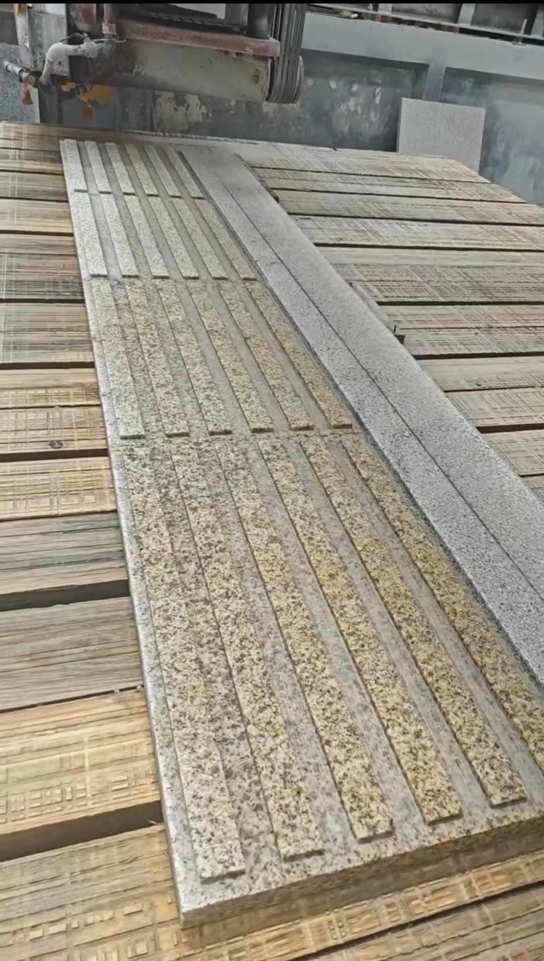 鞍山黄金麻盲道石 盲条