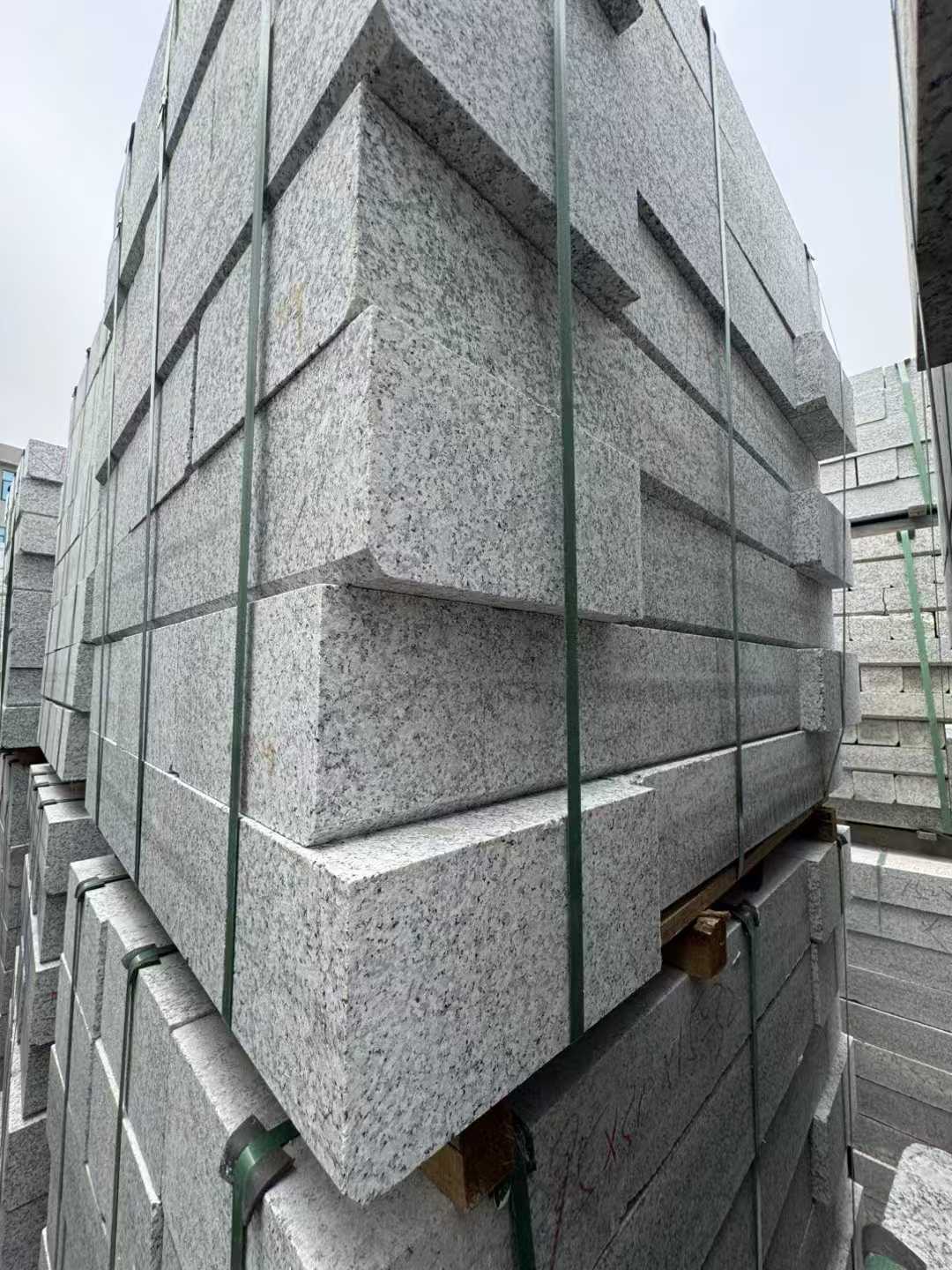 鞍山芝麻白路牙石 马路牙子