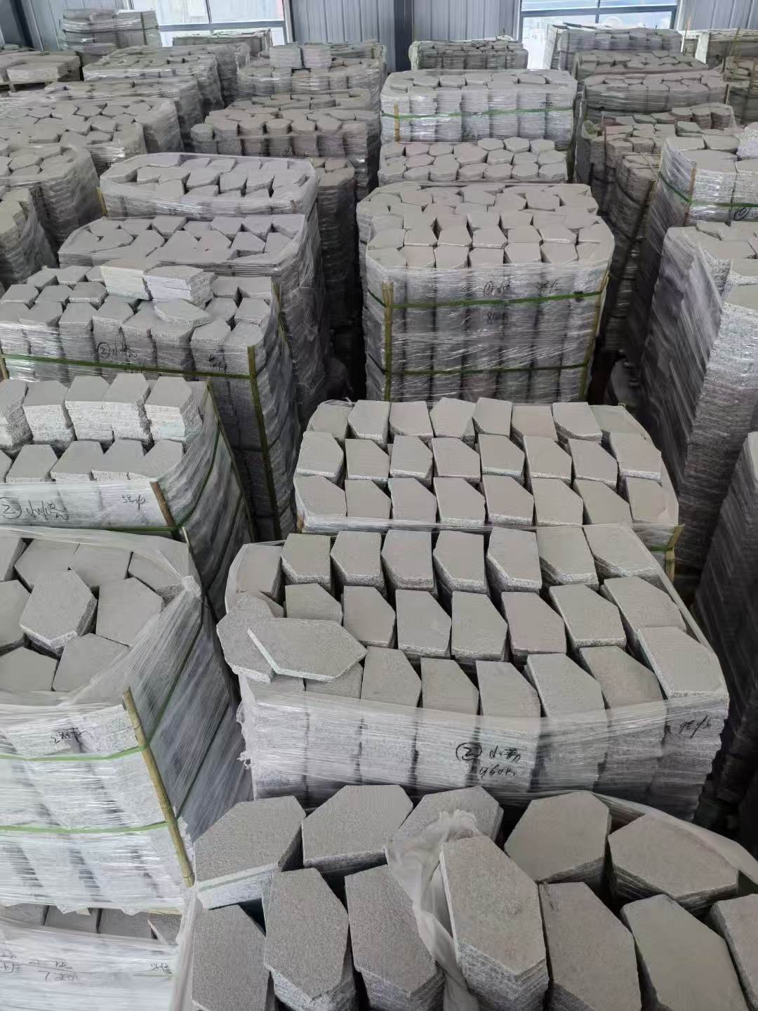 鞍山芝麻白石材冰裂纹，碎拼。