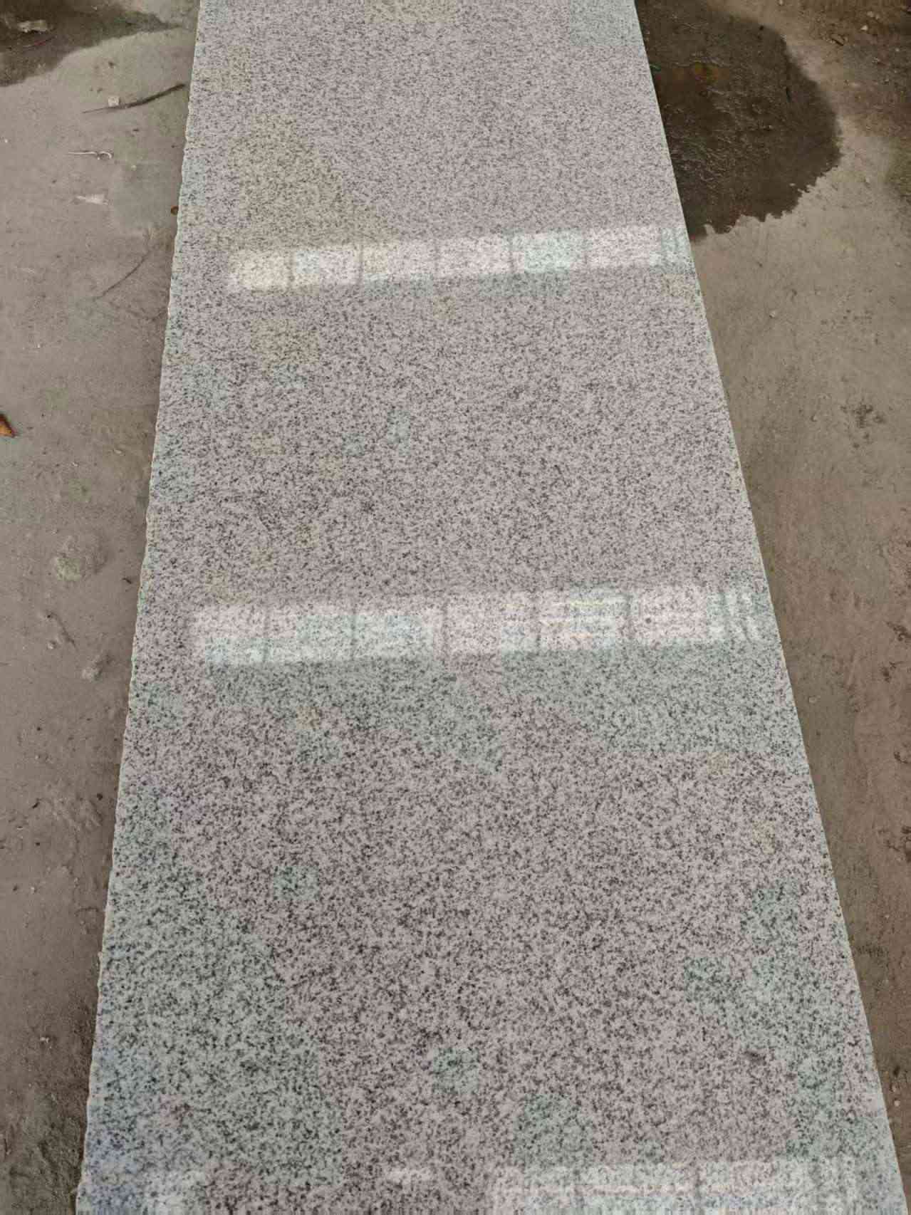 鞍山芝麻白光面毛板